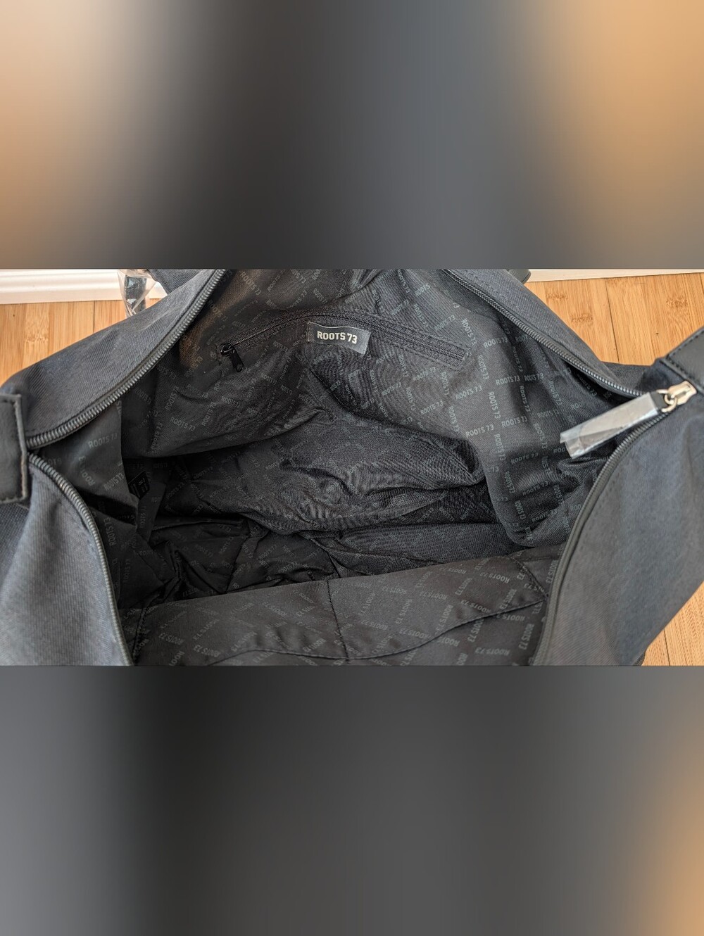 Roots Black Tote NWT - Picture 9 of 9